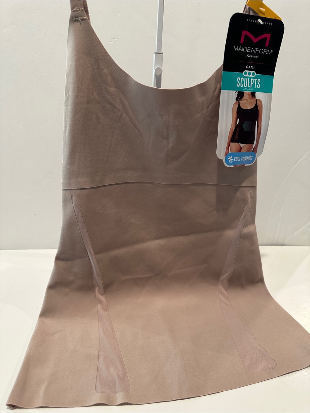 NWT Maidenform Flexees Sculpts Ultra Firm Cool Comfort Cami w/adjustable Straps.